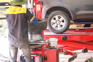 Những vấn đề an toàn liên quan đến lốp xe ô tô bạn cần biết